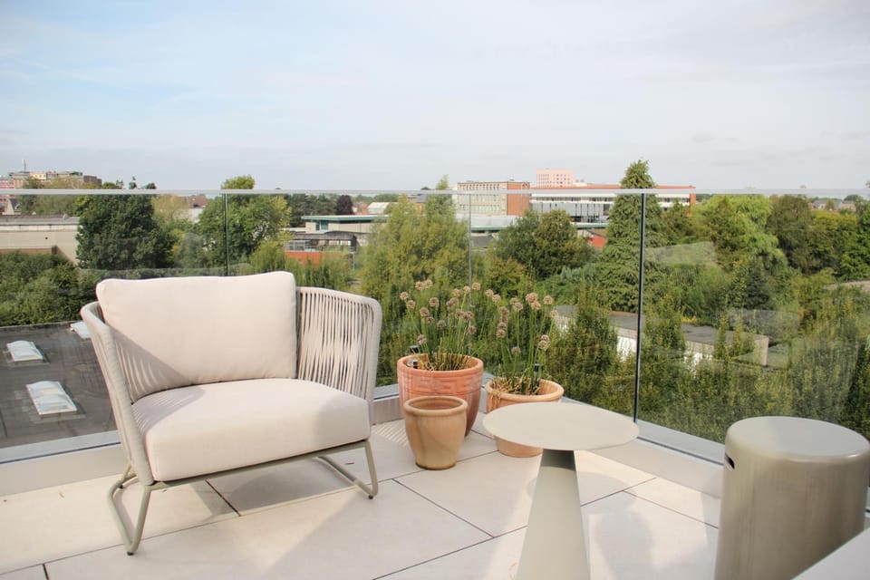 Patio, Day, Garden, View (from property/room), Balcony/Terrace, Living room, Seating area, Garden view