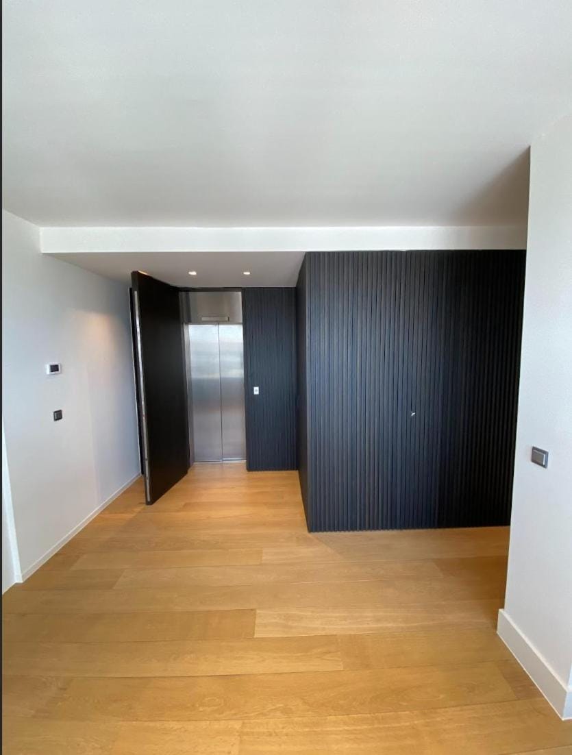 Facade/entrance, elevator