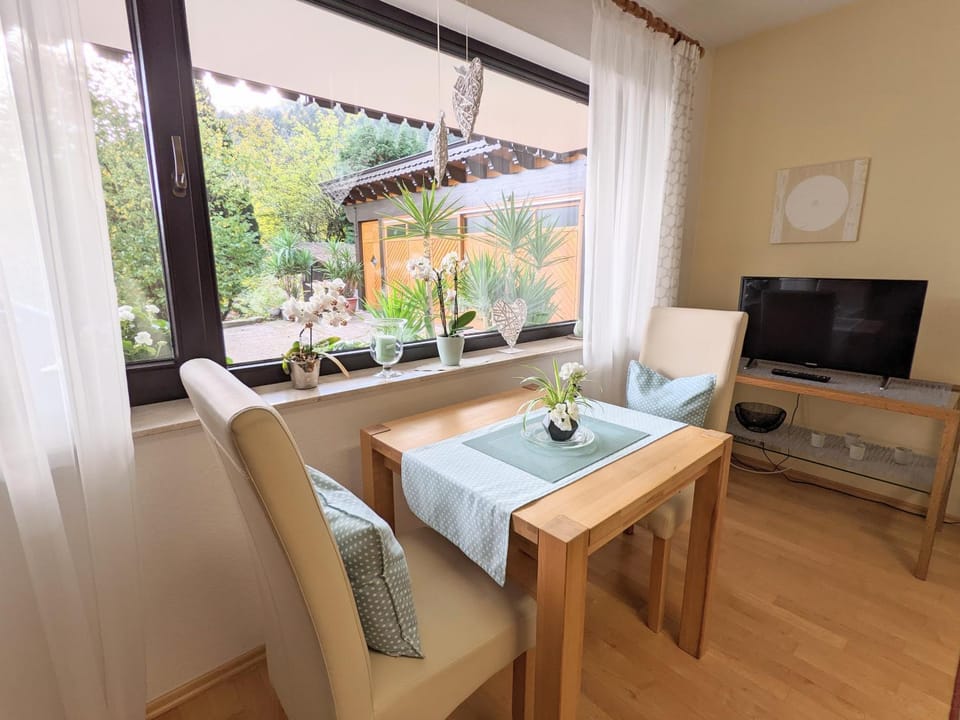 Seating area, Dining area