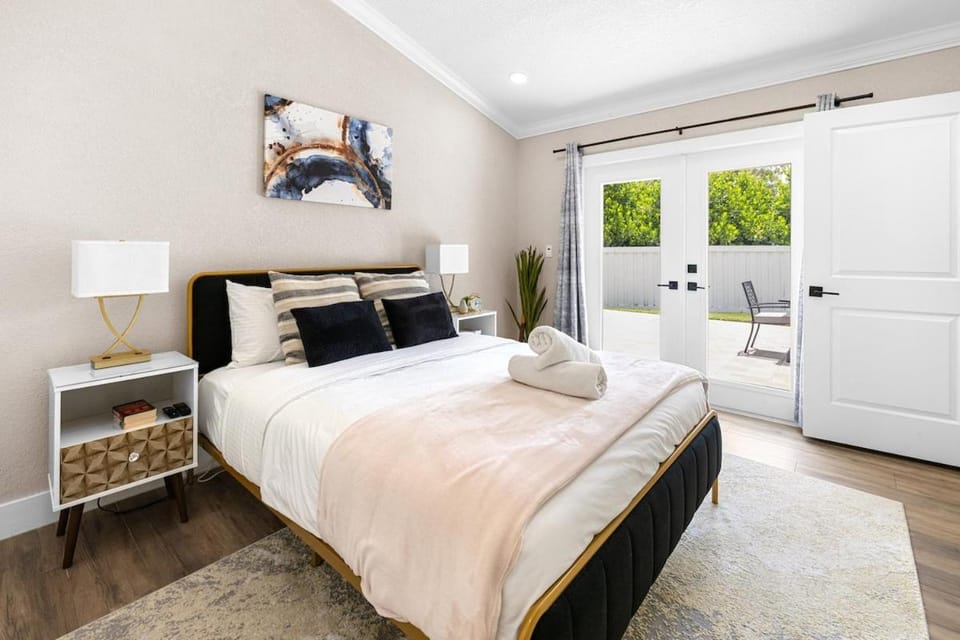 Alluring Luxury Oasis, Modern Comfort & Relaxation Villa in Wellington