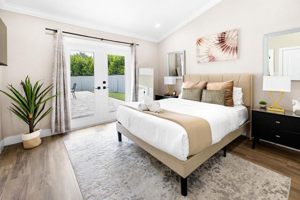 Alluring Luxury Oasis, Modern Comfort & Relaxation Villa in Wellington