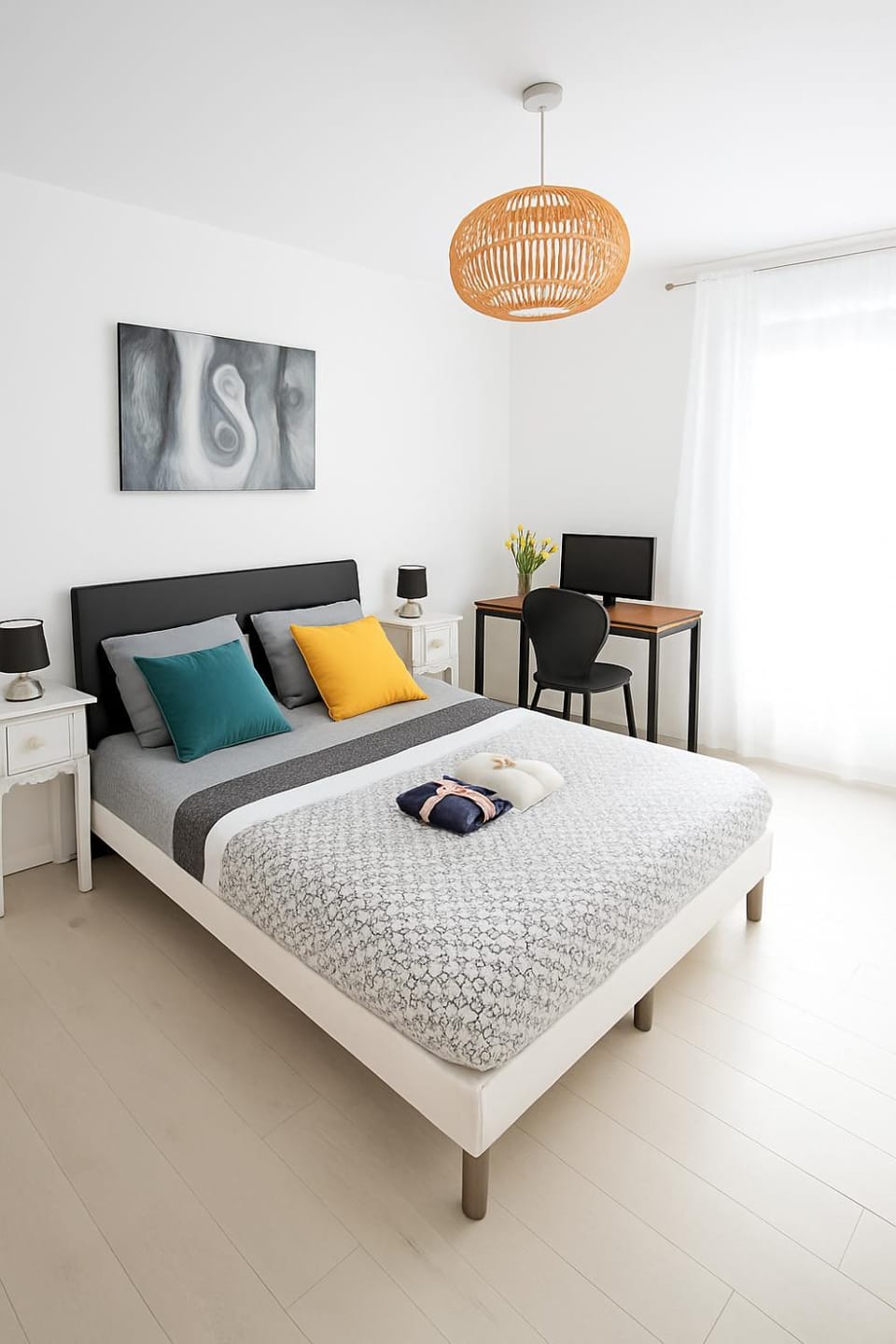 Bed, Living room, Photo of the whole room, Bedroom