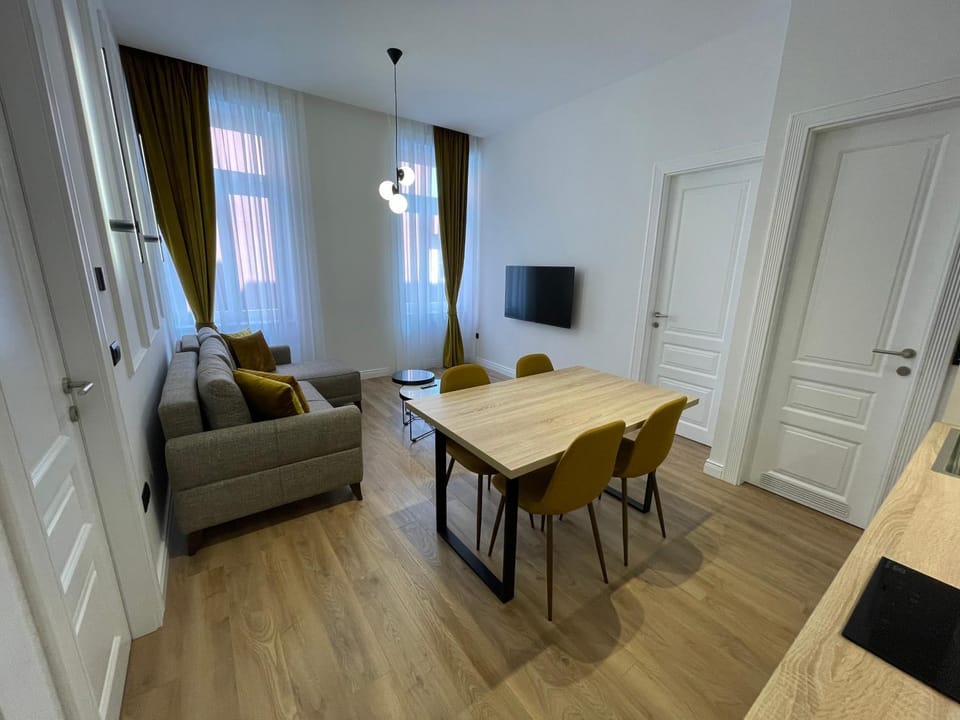 TV and multimedia, Living room, Dining area