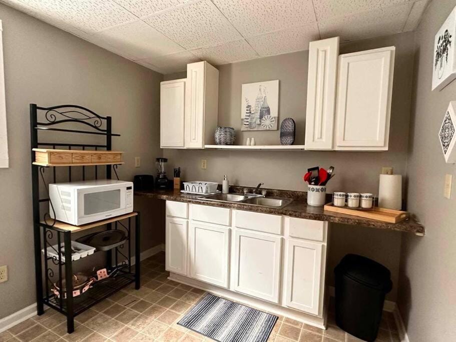 Zen Haven 3- Close to Downtown Indianapolis- Queen Bed Apartment in Indianapolis