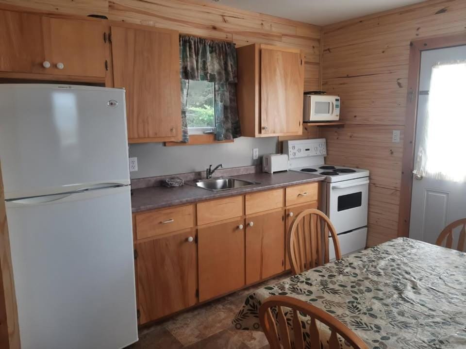 Mayfield Country Cottages Chalet in Prince Edward County