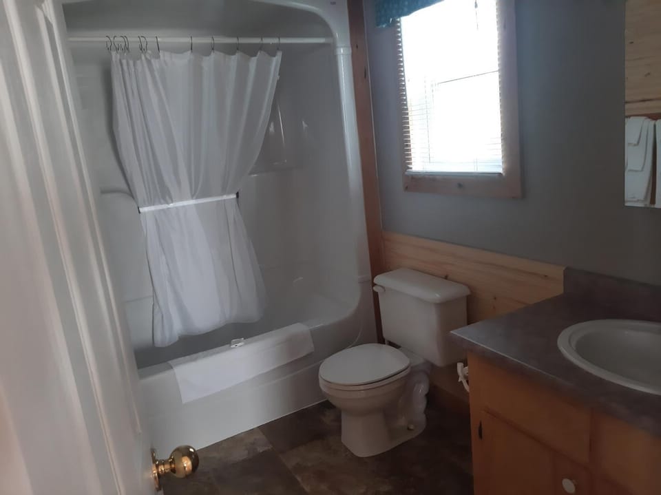 Mayfield Country Cottages Chalet in Prince Edward County