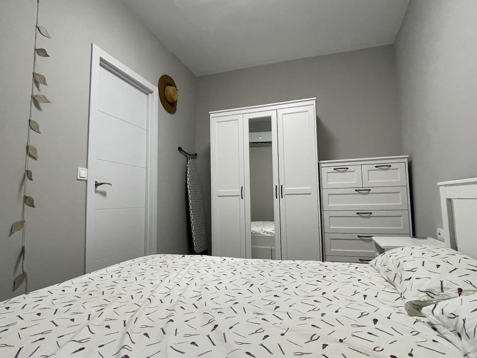 Bedroom, wardrobe