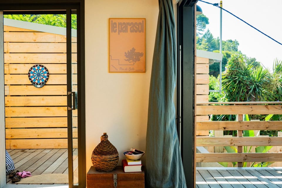Cabanon moderne, les pieds dans l'eau, 2 chambres House in French Riviera