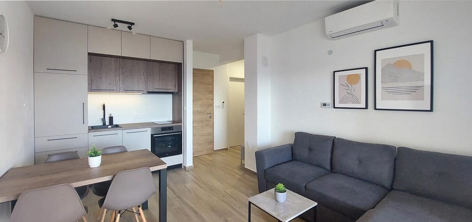 Kitchen or kitchenette, Living room, Seating area, Dining area