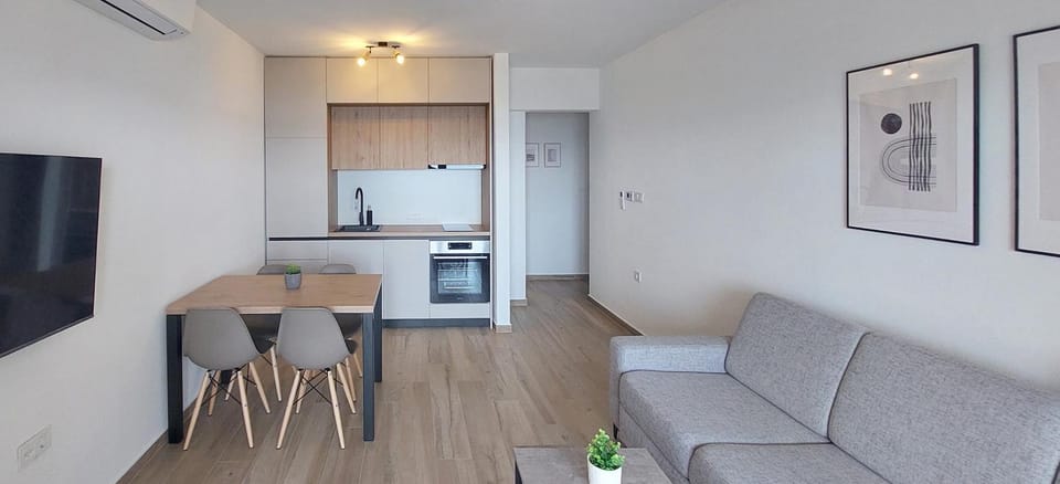 TV and multimedia, Kitchen or kitchenette, Living room, Seating area, Dining area