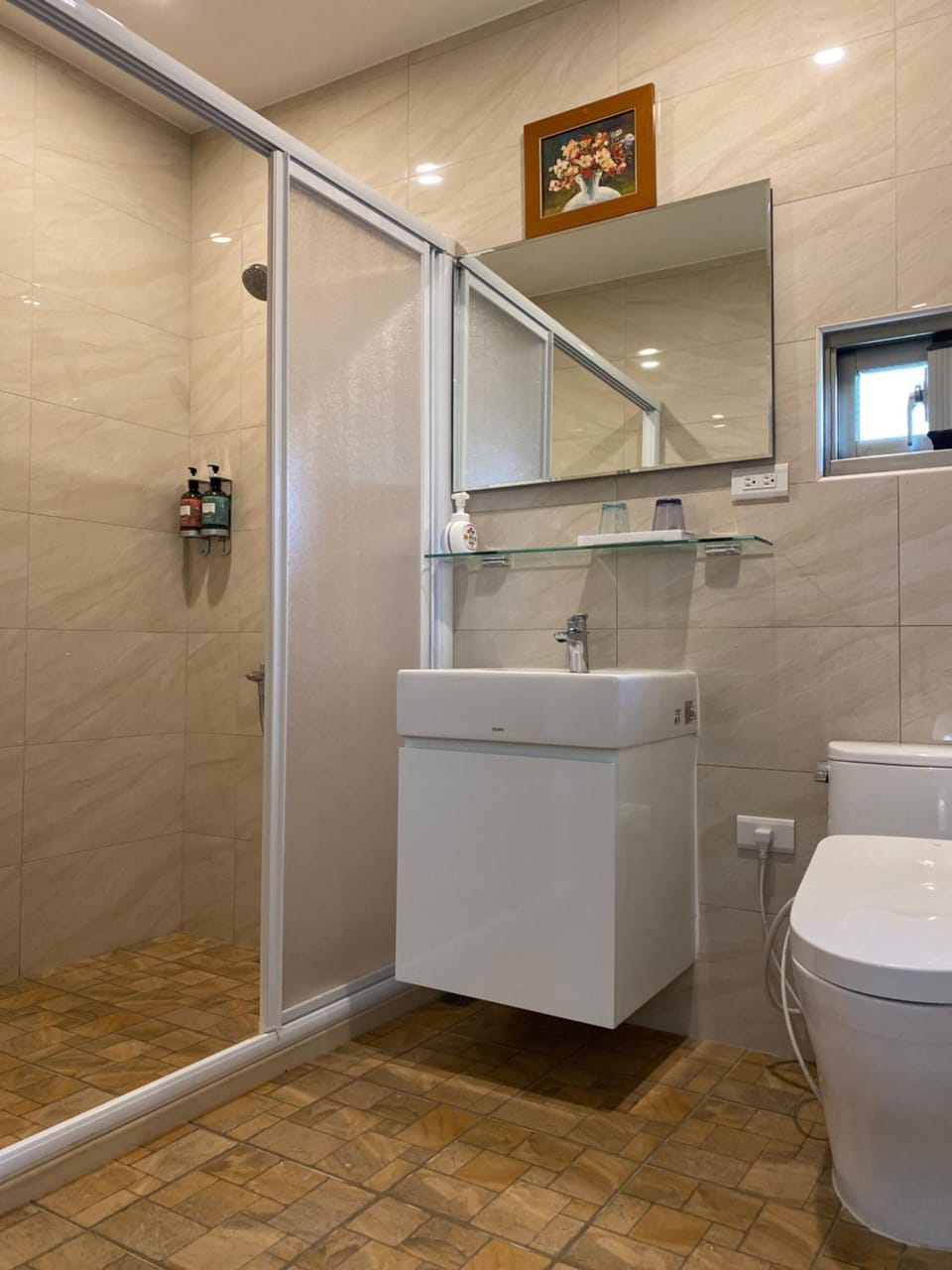 Shower, Toilet