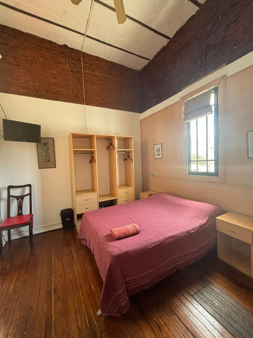 Bed, Photo of the whole room, fireplace, wardrobe