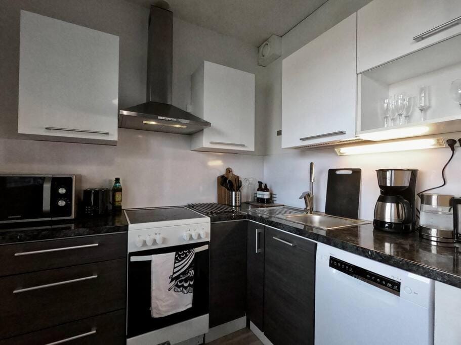 Coffee/tea facilities, Kitchen or kitchenette, dishwasher, minibar, pet friendly, stove, toaster