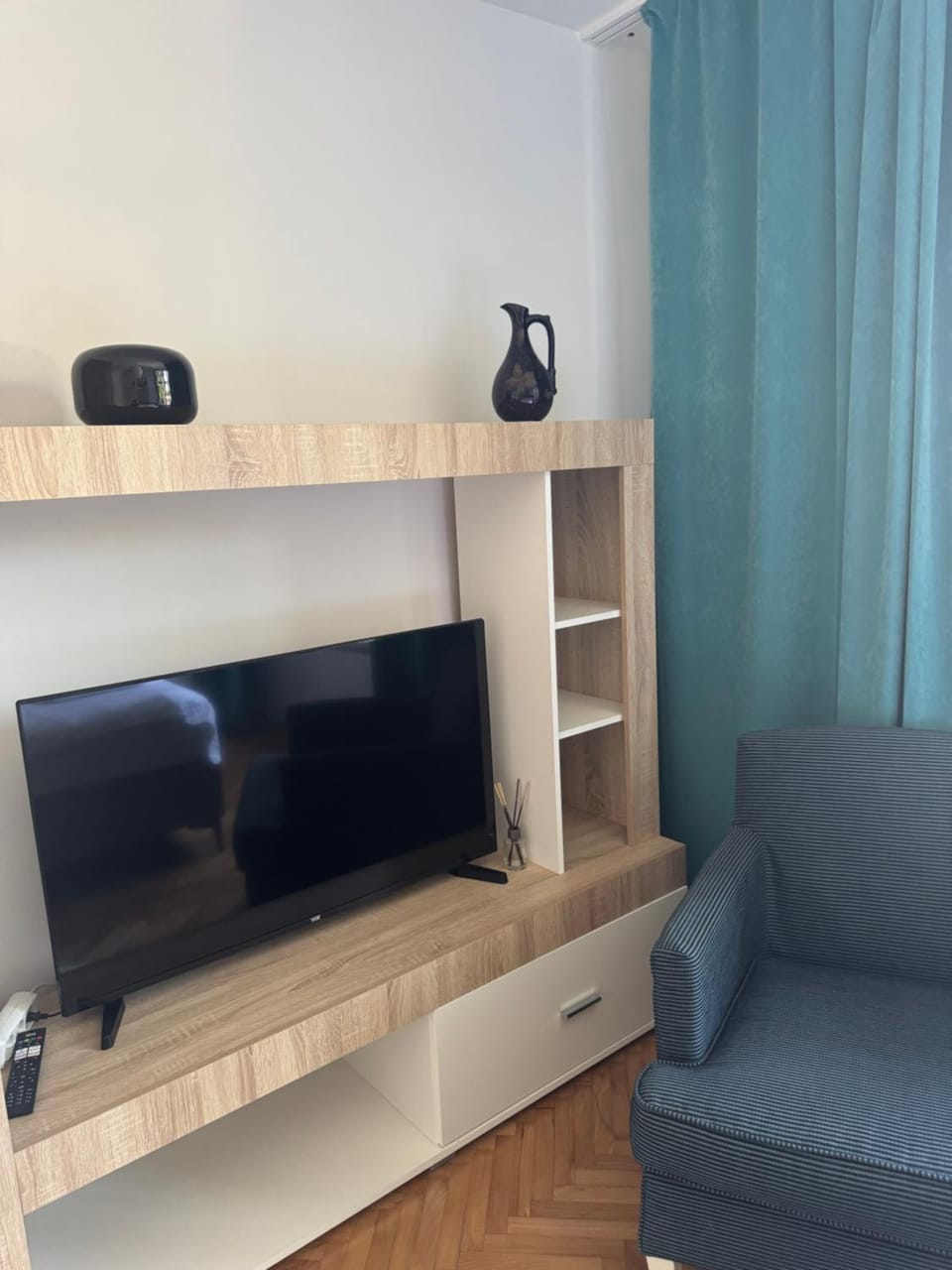 TV and multimedia, Seating area