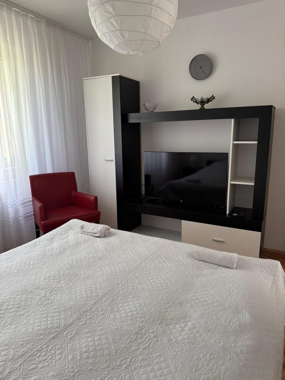 Communal lounge/ TV room, Bed, TV and multimedia, Bedroom