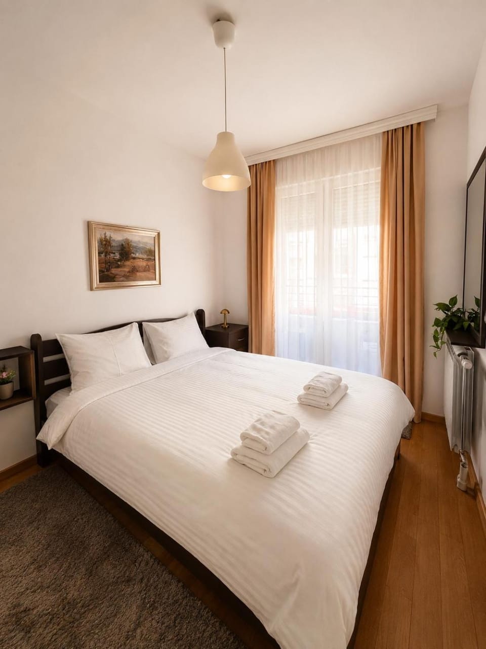 Bed, Bedroom, towels
