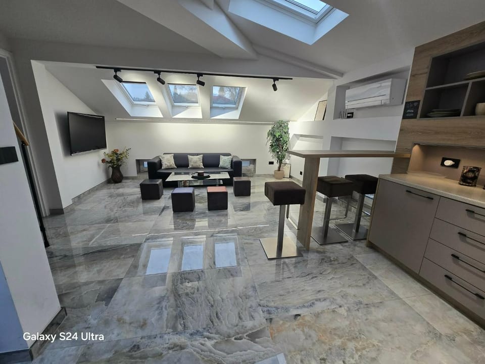TV and multimedia, Kitchen or kitchenette, Seating area, Dining area
