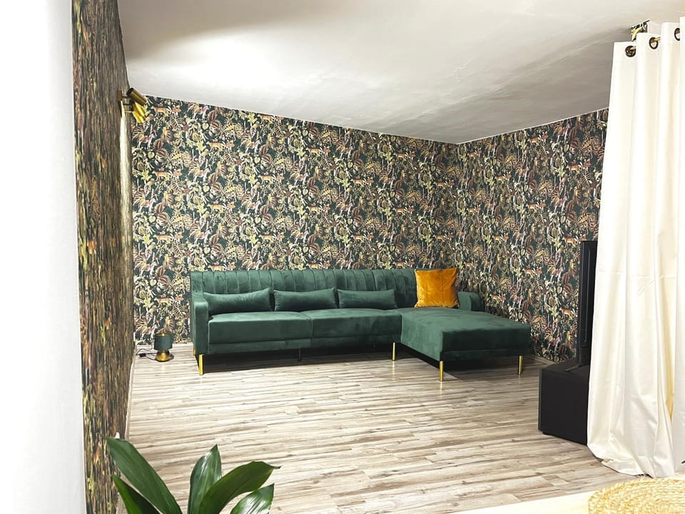 Communal lounge/ TV room, TV and multimedia, Living room, Seating area