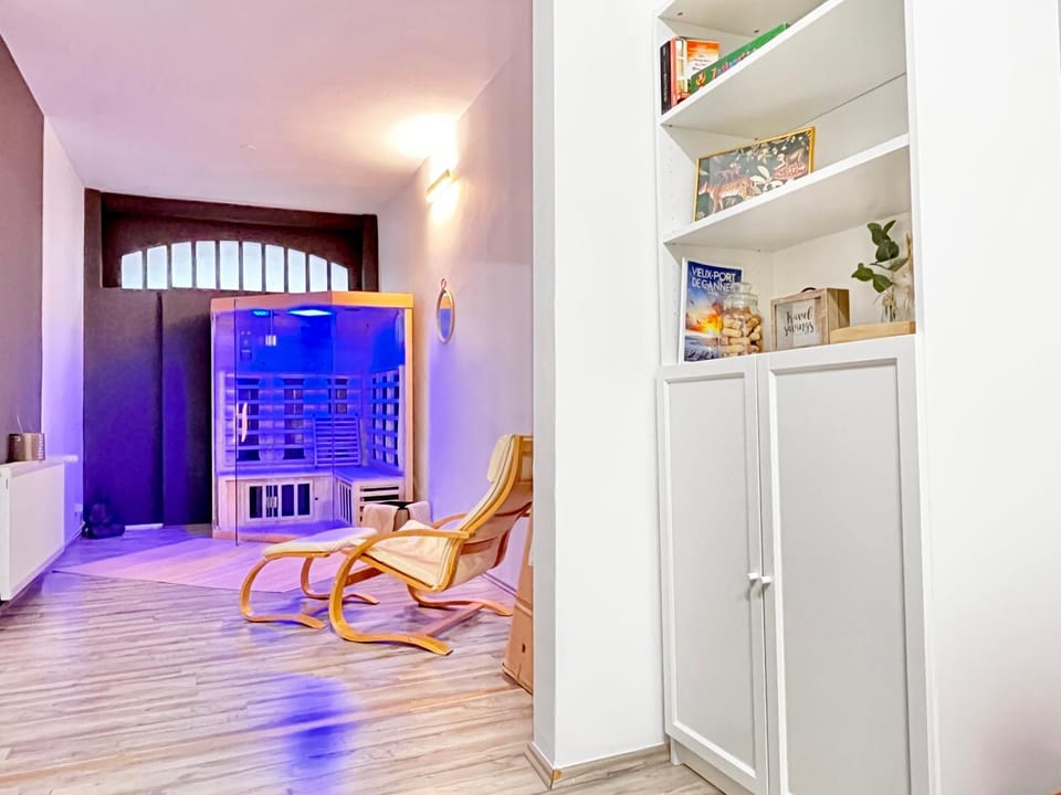 Sauna, Sauna, Entertainment