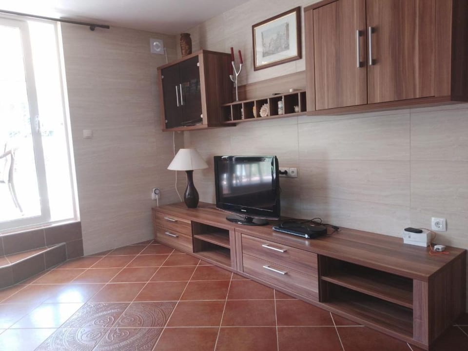 Communal lounge/ TV room, TV and multimedia, Living room