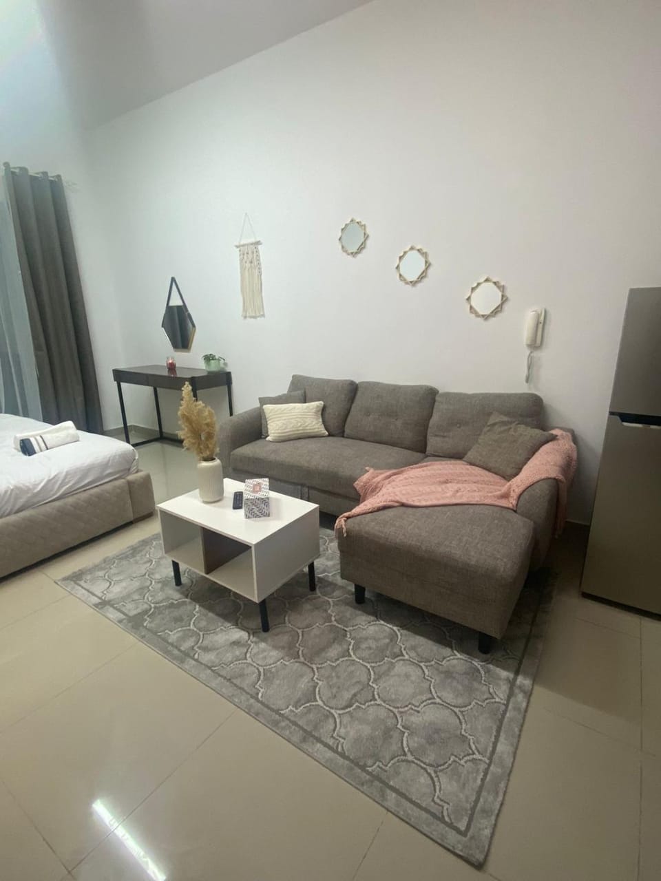 Bed, Living room