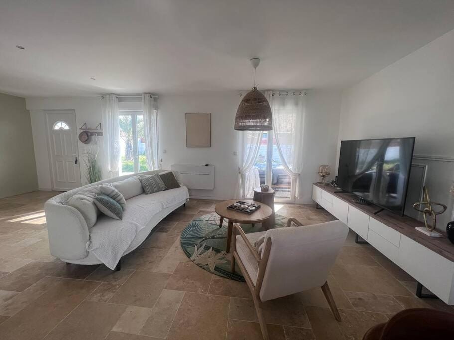 Magnifique maison piscine 15 min de Bordeaux et proche saint Emilion avec wifi Villa in Nouvelle-Aquitaine