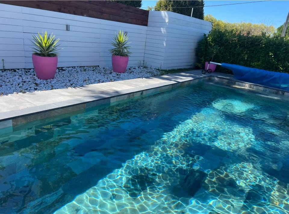 Magnifique maison piscine 15 min de Bordeaux et proche saint Emilion avec wifi Villa in Nouvelle-Aquitaine