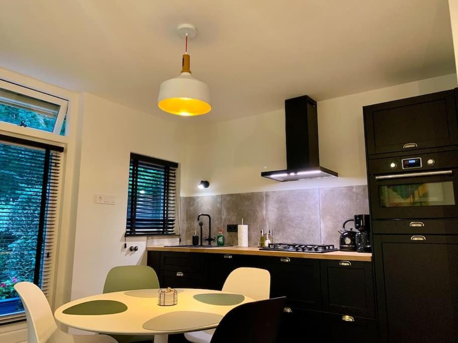 Kitchen or kitchenette, Dining area, minibar, pet friendly, stove, toaster