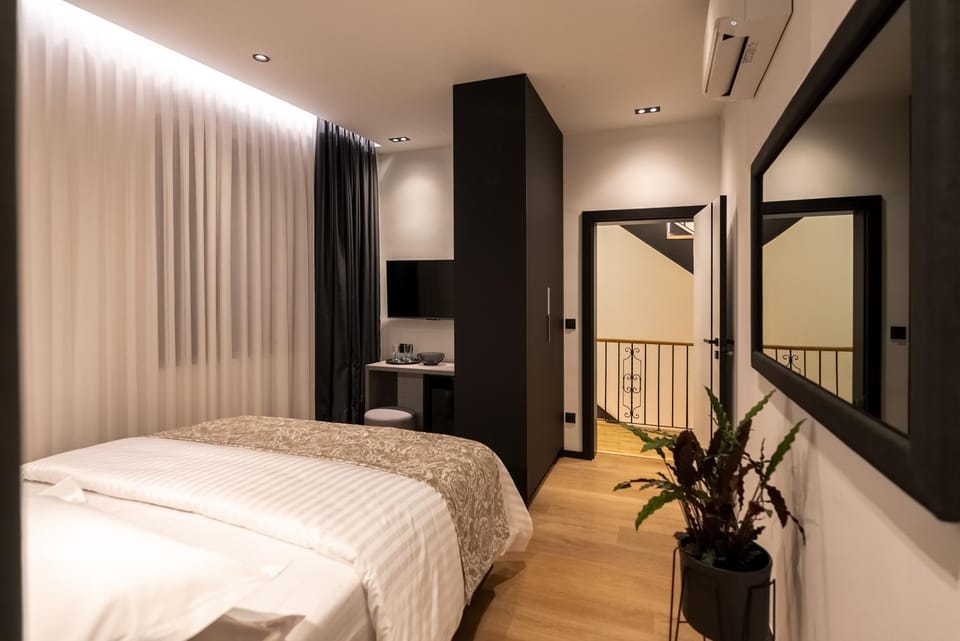 Bed, TV and multimedia, Bedroom, air conditioner