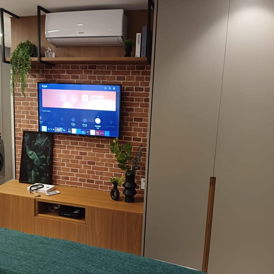 TV and multimedia, Area and facilities, locker, air conditioner