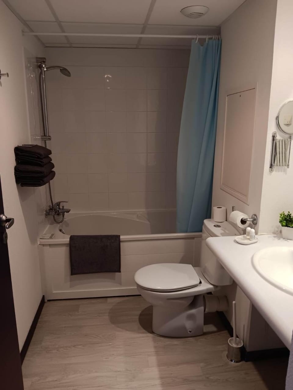 Studio 24m2 au 4ème étage ascenseur à côté de la Gare SNCF, wifi 5G Apartment in Lourdes