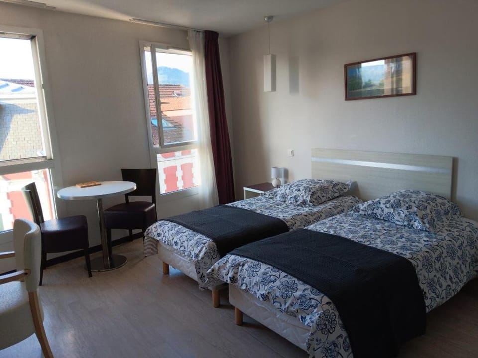 Studio 24m2 au 4ème étage ascenseur à côté de la Gare SNCF, wifi 5G Apartment in Lourdes