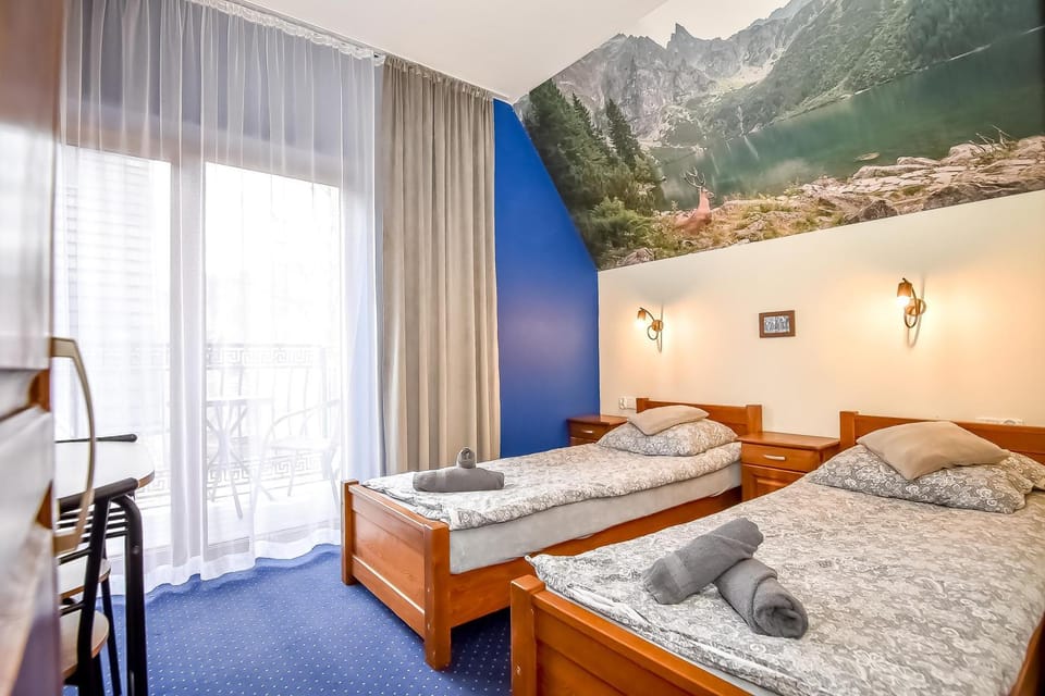 Bed, Photo of the whole room, Bedroom, Mountain view, towels