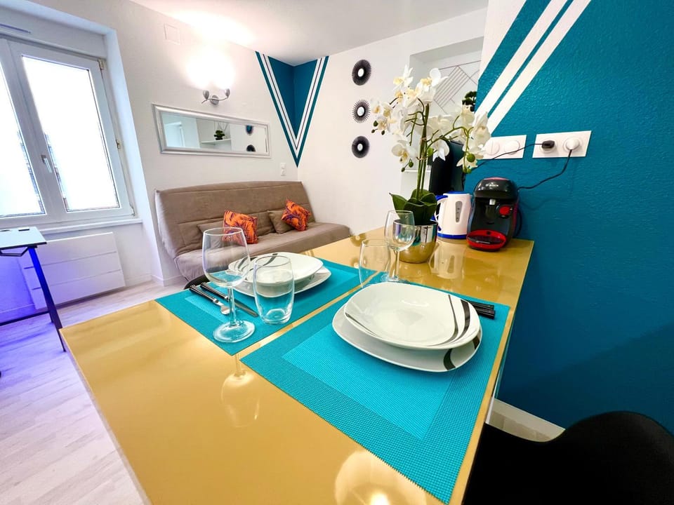 Seating area, Dining area