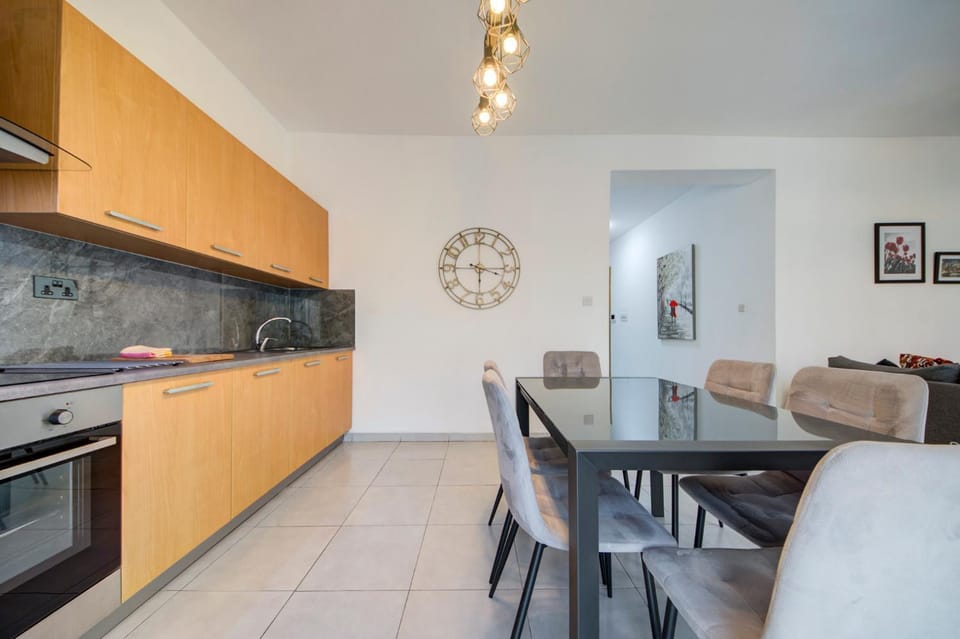 Kitchen or kitchenette, Seating area, pet friendly, stove