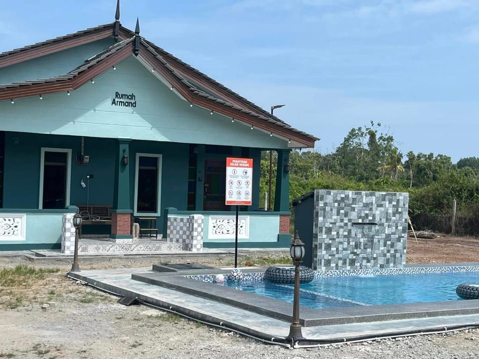Property building, Swimming pool