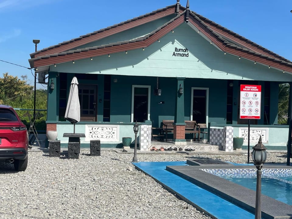 Property building, Swimming pool