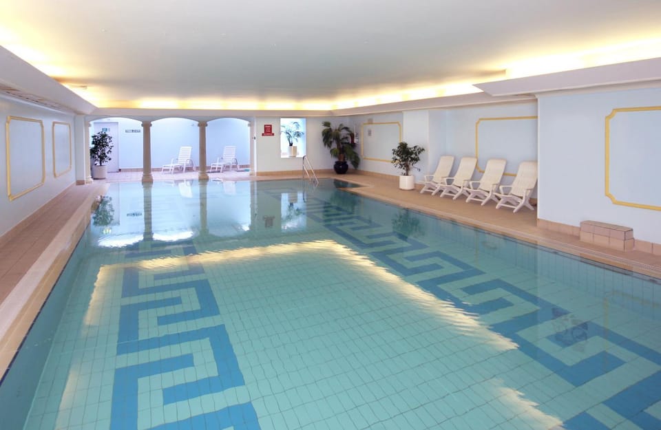 Swimming pool, Swimming pool