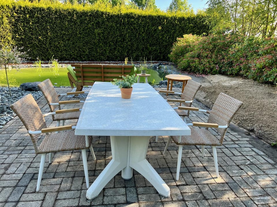 Garden, Dining area