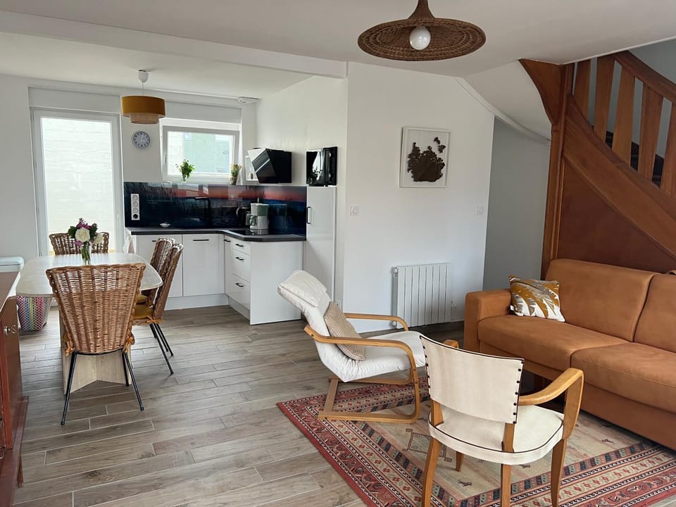 Kitchen or kitchenette, Living room, minibar