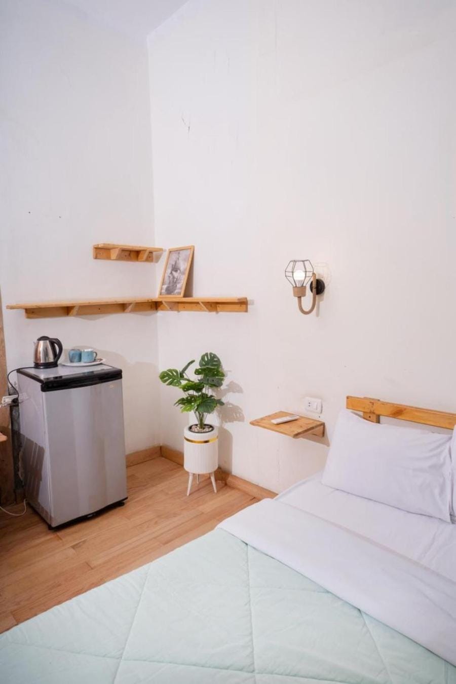 Bed, Photo of the whole room, minibar