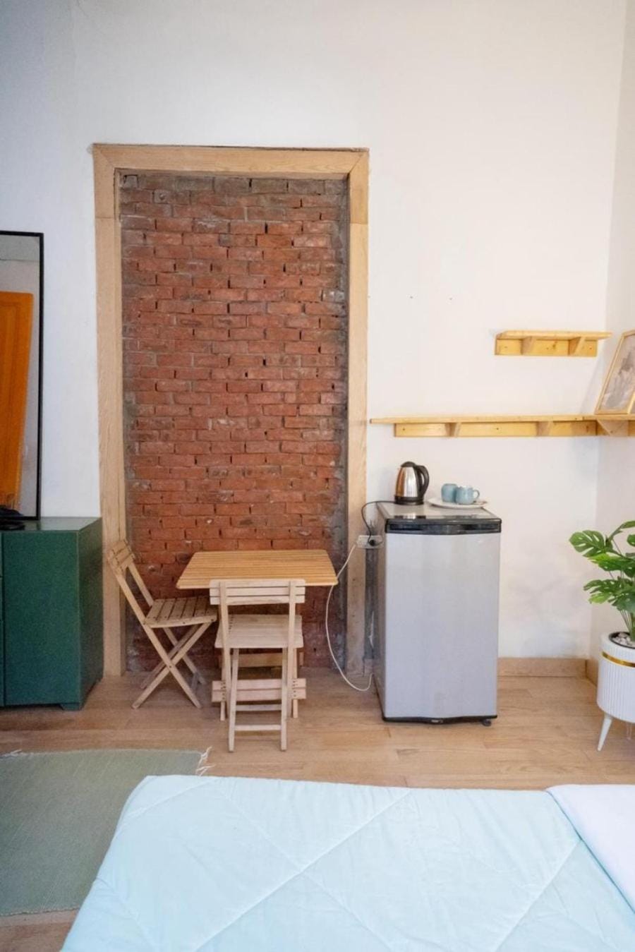 Bed, Photo of the whole room, Dining area, minibar