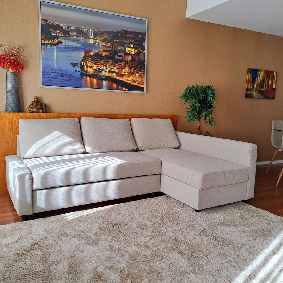 Bed, Living room