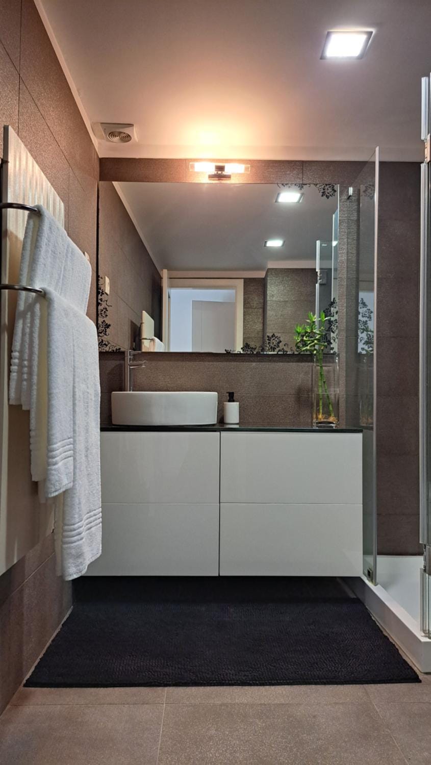 Shower, Bathroom, towels