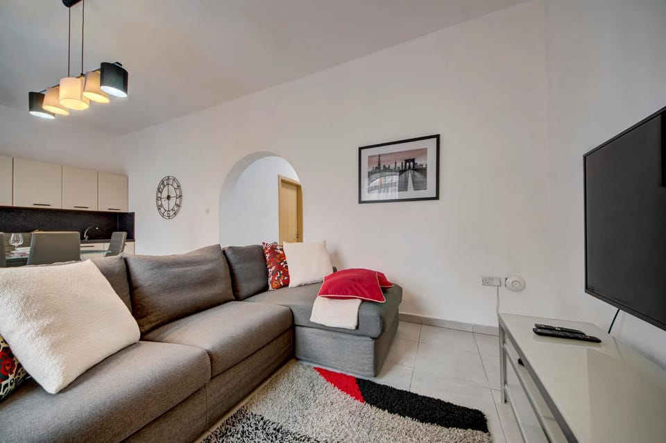 Communal lounge/ TV room, TV and multimedia, Living room, Seating area, Evening entertainment