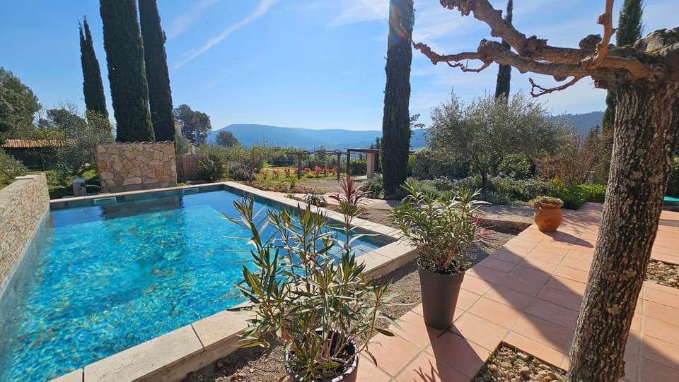 Aux trois Cyprès Salernes en Provence House in Salernes