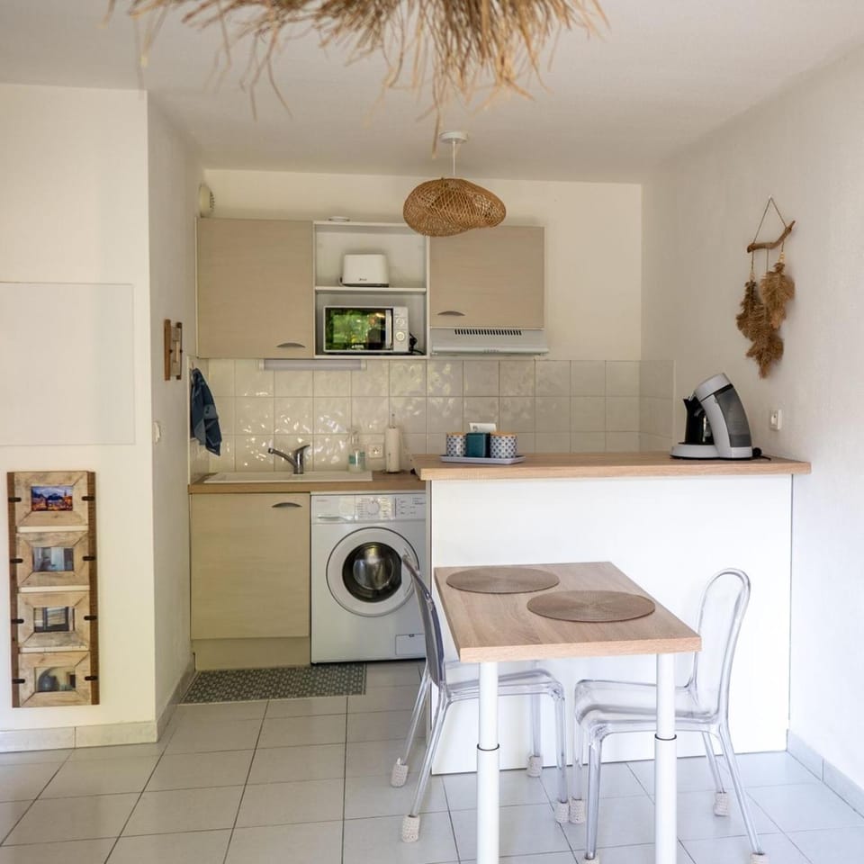 Coffee/tea facilities, Kitchen or kitchenette, Dining area, minibar, oven, pet friendly, stove, toaster, washing machine