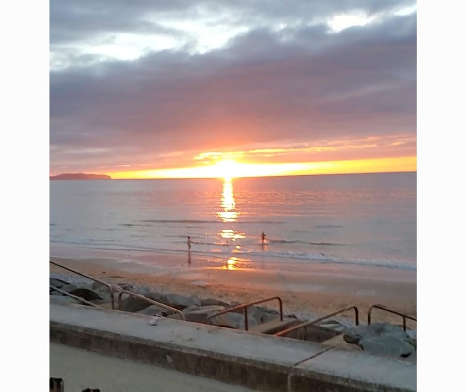 your happy place Apartment in Towyn