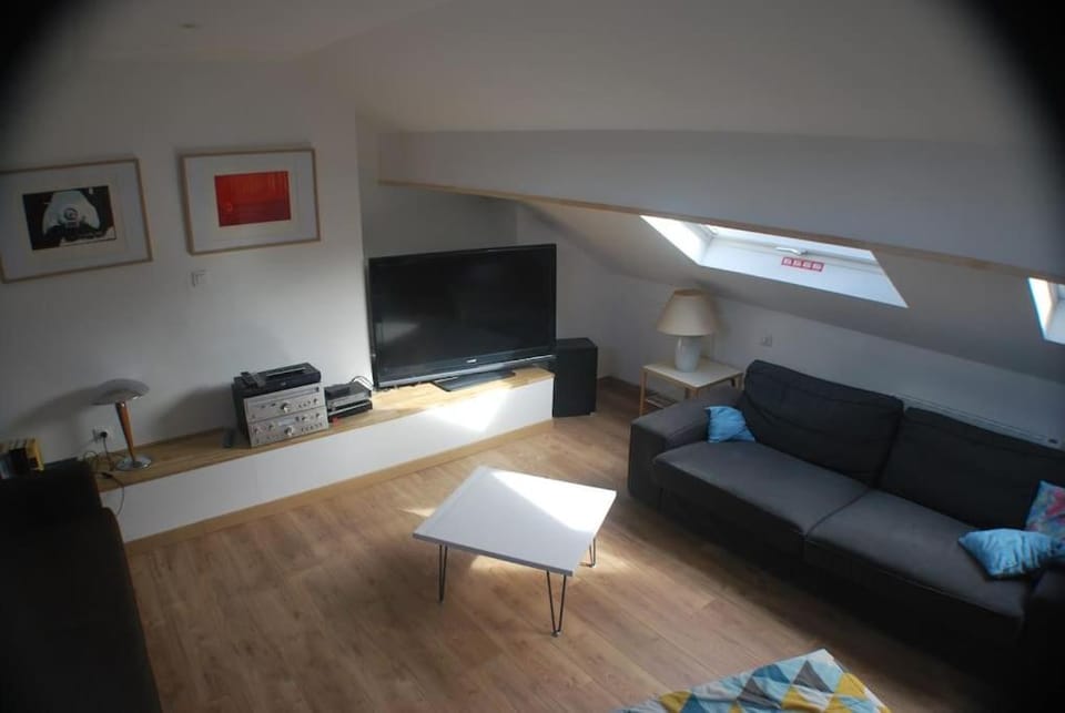 TV and multimedia, Seating area