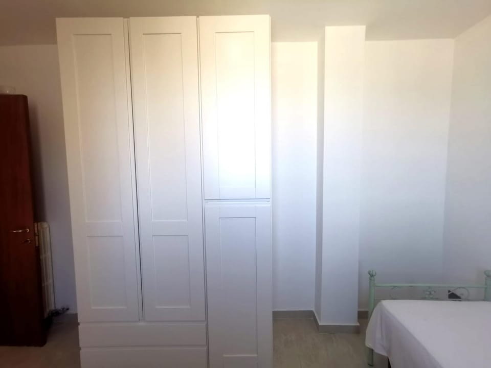 Photo of the whole room, wardrobe